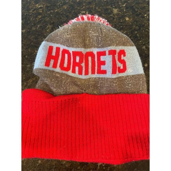 New Era Hornets Unisex Beanie Hat with Pom Multicolor Winter Casual - Picture 3 of 7